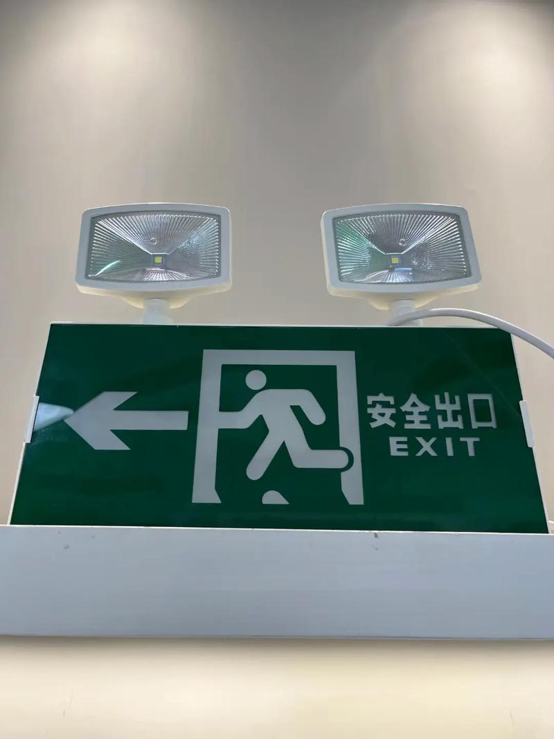 應急照明與疏散指示燈兩用燈 高效融合，守護安全通道